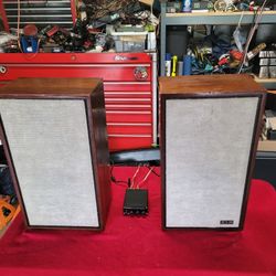 KLH Model Thirty-Two 2-way  Bookshelf Speakers 