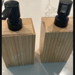 Soap/Lotion Set Dispenser with Soap Inside - Like New!