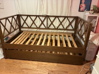 Trundle bed with two twin mattresses