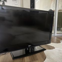 LG TV 32in