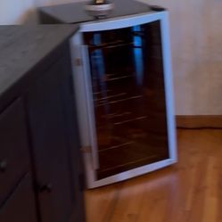 Wine Refrigerator.  Can Stand Alone Or Hi Under Counter.  Works Great To Keep Wines Chilled. 