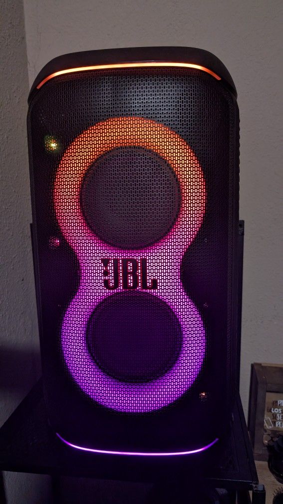 JBL 320 Speaker...