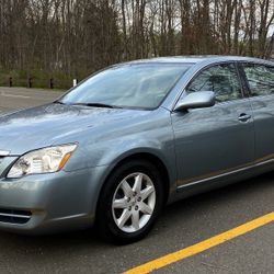 2006 Toyota Avalon XL Sedan LOW LOW MILES