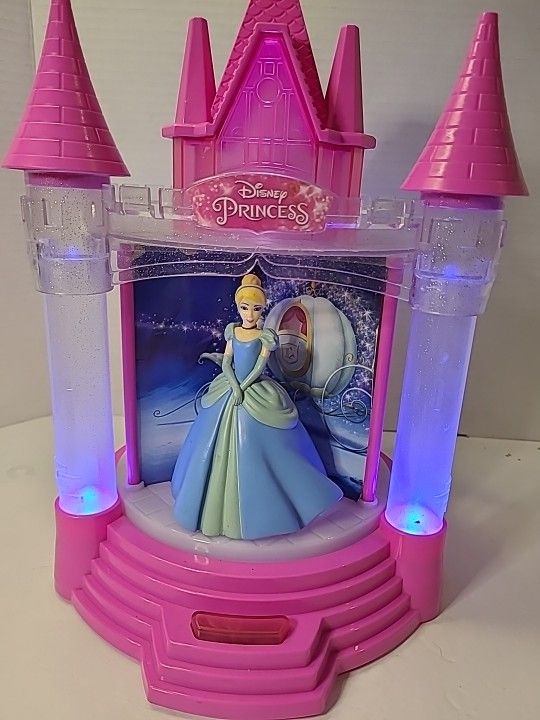 2018Disney Princess Carousel Cinderella Belle Ariel Sing/Talk/Rotates NiteLite 