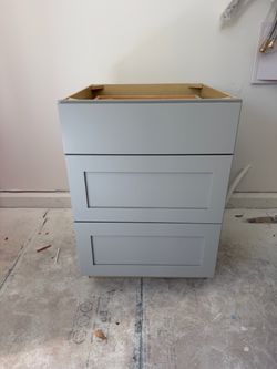Hampton Bay Shaker 3 Drawer Base Kitchen Cabinet in Dove Gray