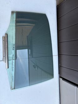 2015 Toyota Corolla Rear right door glass