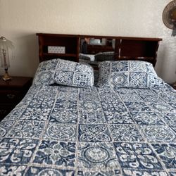 Queen Bedroom Set With Dresser With Mirror, Chest, And Two Nightstands