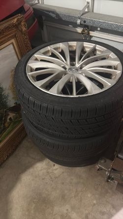 Infiniti OEM Alloy Wheels with Tires