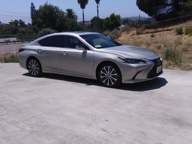 2020 Lexus ES 300h
