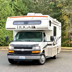 2005 23 foot Fleetwood Tioga Low Miles!