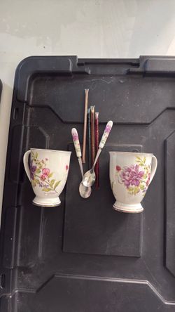 2 nice mugs