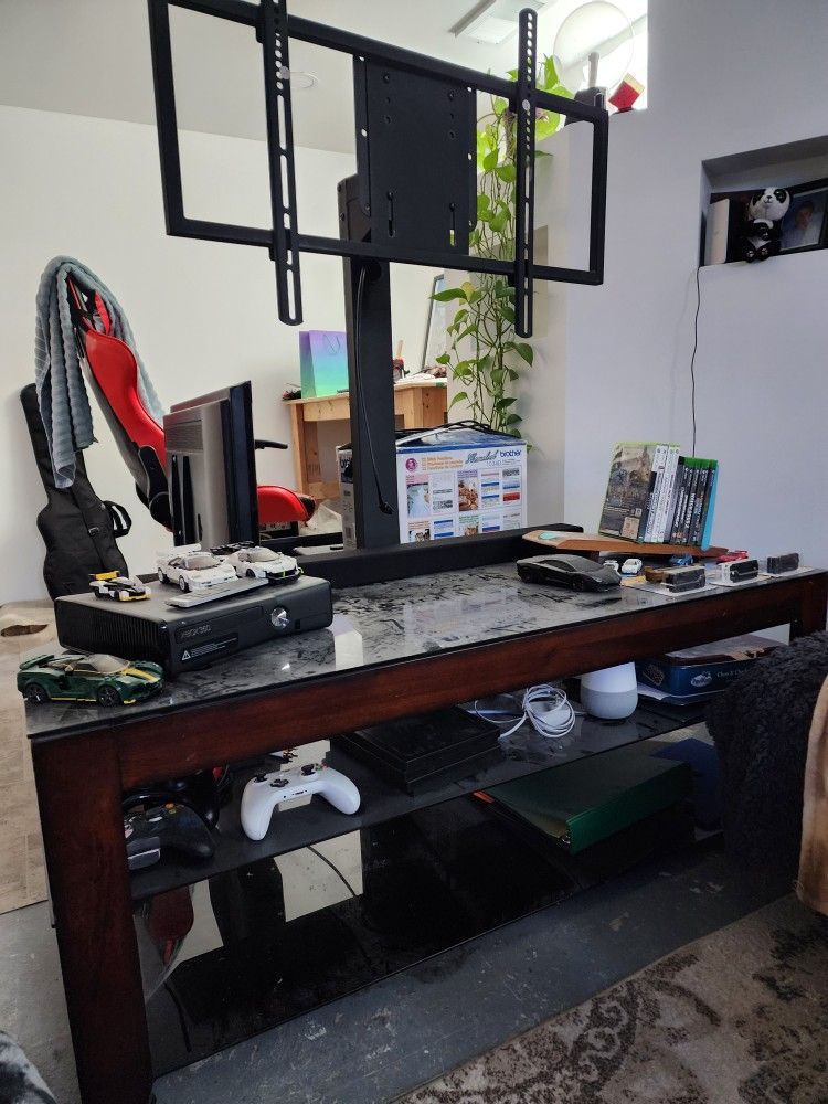 TV Stand With Shelfs