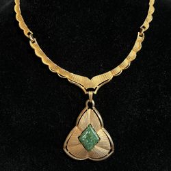 Vintage Faux Jade, Pendant Necklace, Gold Tone,scalloped