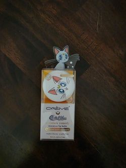 Creme Sailor moon moisture remedy macaroon lip balm