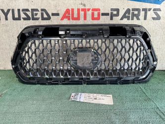 w/damages 2016 - 2022 TOYOTA TACOMA FRONT BUMPER GRILLE OEM AY67758