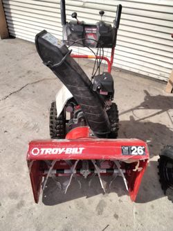 TROY -BILTS  STORM  243 CC  2 - STAGE  SNOW BLOWER 26 IN