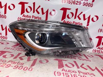 2014-2018 Mercedes Benz  Cla 450 cla 200  Right headlight  Xenon