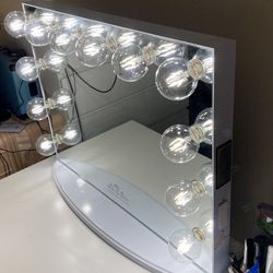 “Vivacious Vanity” Blue Tooth Speaker Hollywood Vanity Mirrors 