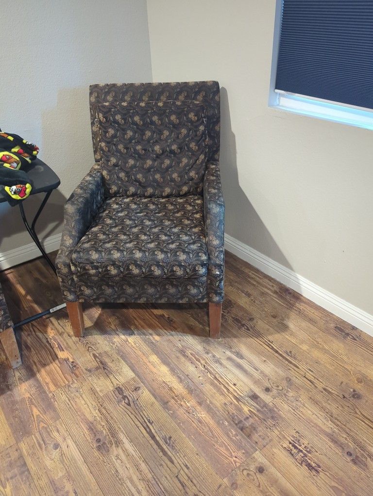 Pair of Vintage Wingback Chairs For Sale