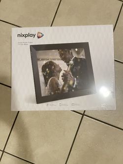 Nixplay 15-inch Smart Digital Photo Frame