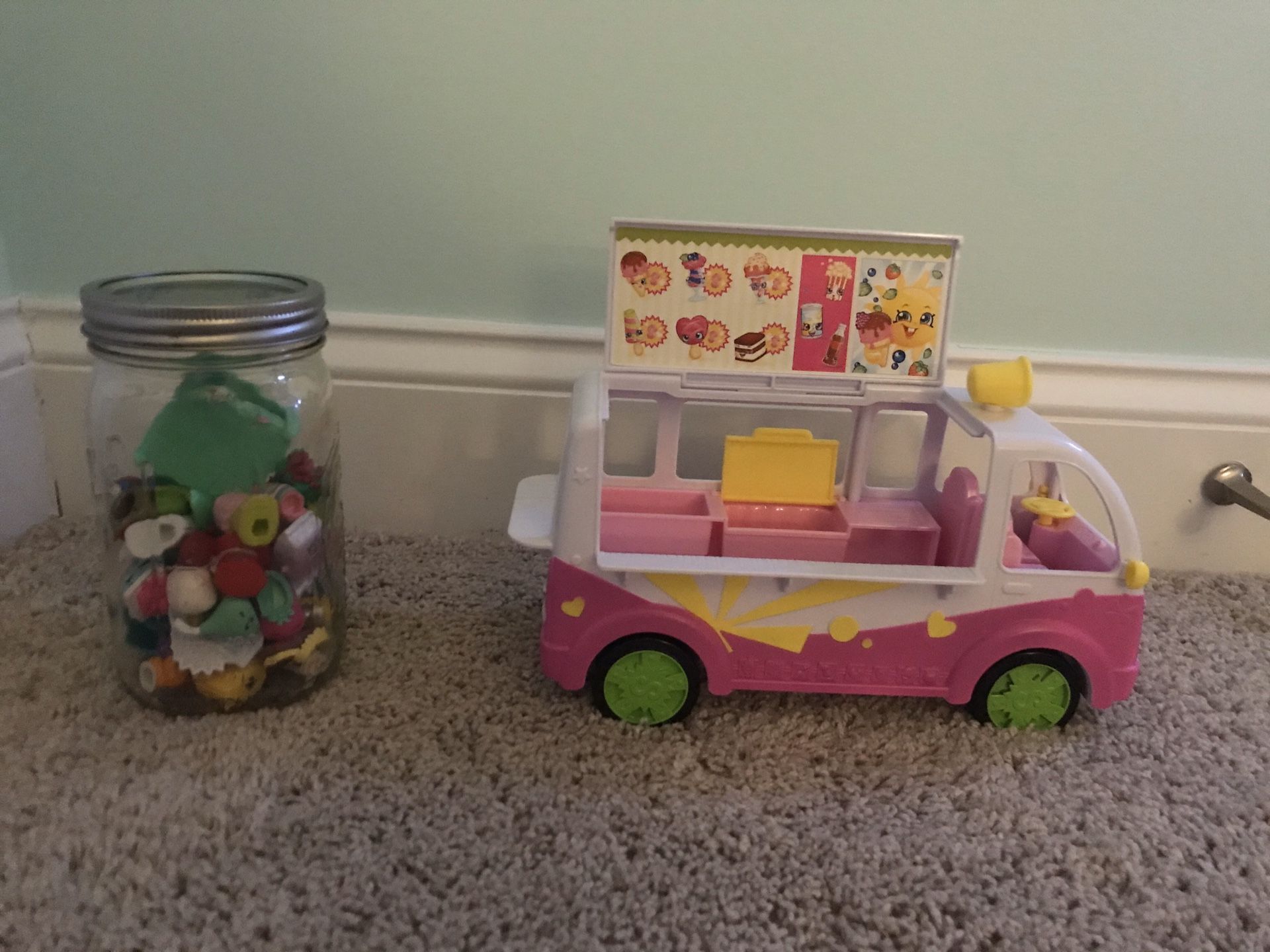 Shopkins Bus and Figures