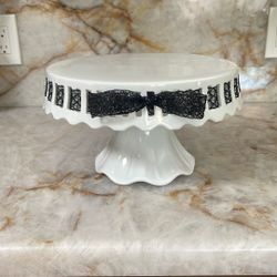 Lovely Cake Stand W/interchangeable Ribbon 