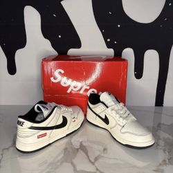 Supreme Dunks 