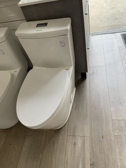 Toilet for ale $250