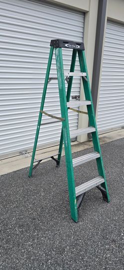 💯 6 foot ladder in good condition.
🛻I CAN DO DELIVERY, The delivery fees depends on how far you