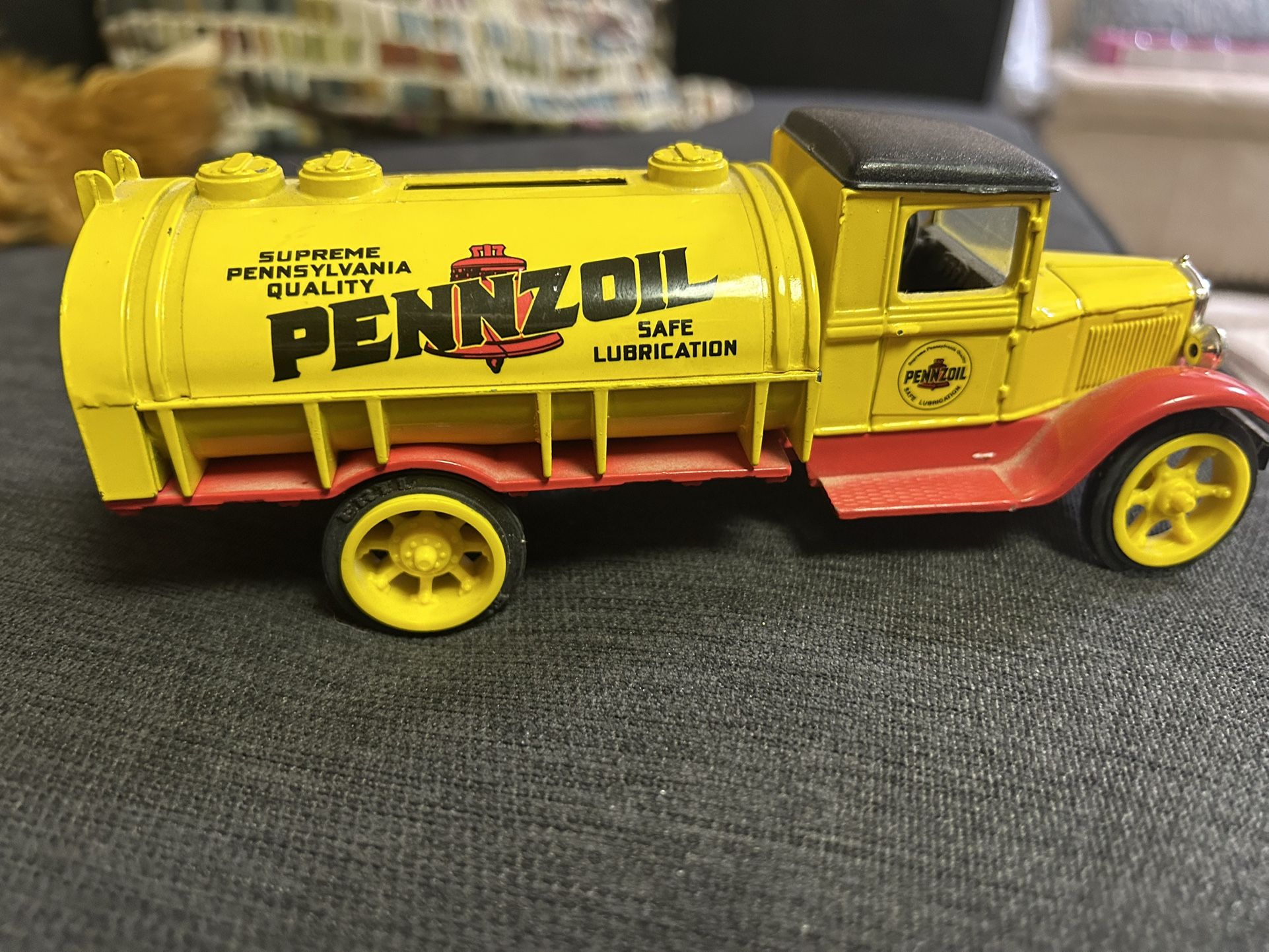 1931 HAWKEYE PENNZOIL DIE CAST BANK