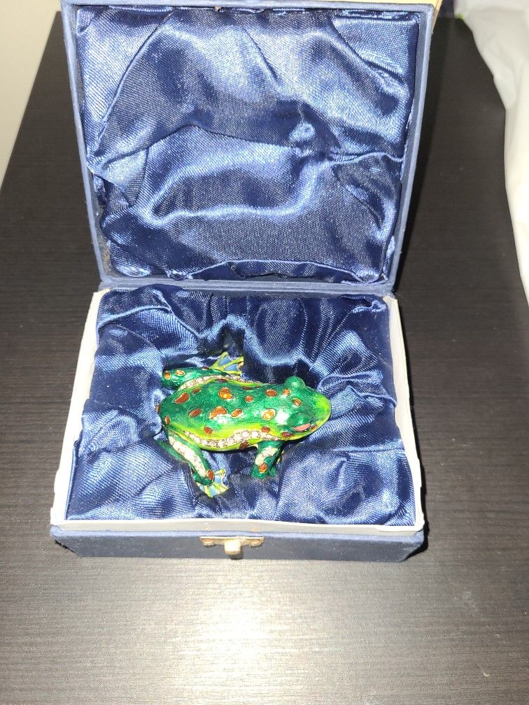 Sorelle Jewelry - Handcrafted Enamel Frog