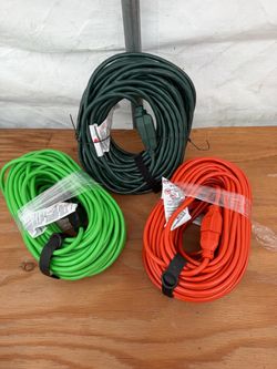 Extensión cord 100 ft 16 Guage.