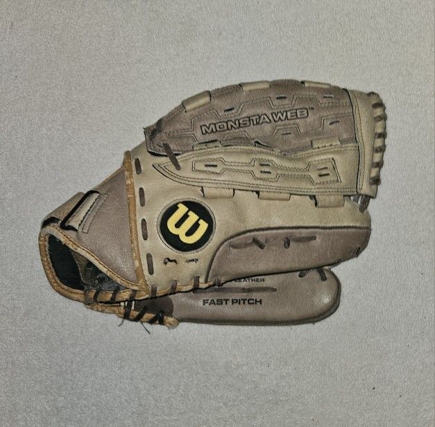 Wilson Brand 13 inch A0440 13BR Fast Pitch Monsta Web Softball Glove Left Handed