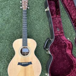 Taylor 312 (2011) – Pristine, Factory No Pickguard, Original Case