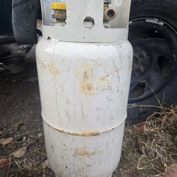 33 Lb. Forklift Propane Tank FULL