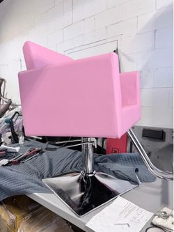 ✨ Brand New Salon Chair Available! ✨