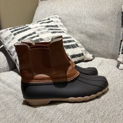 Womens Snow Boots Size 11 Or Men’s Size 9.5 