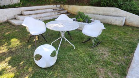 Mid Century Modern Table Chairs