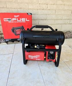 Milwaukee FUEL 18V 2 Gal. Compact Quiet Air Compressor