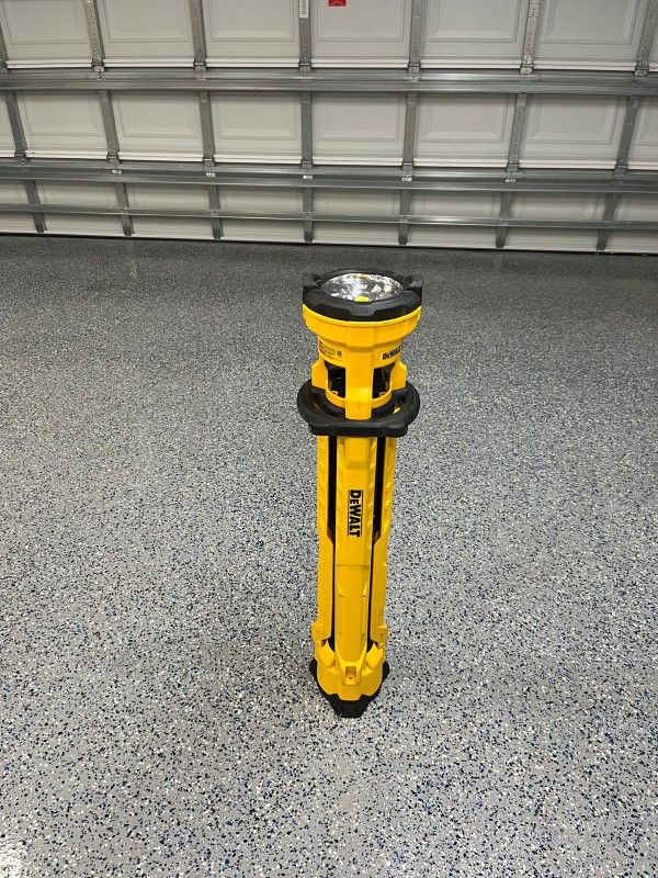 Jobsite DCL079 Cordless Tripod Light