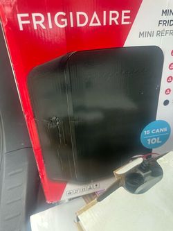 Frigidaire Mini Fridge 10L / 15 Cans
