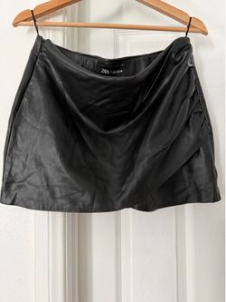 Zara Mini leather skirt  (L)