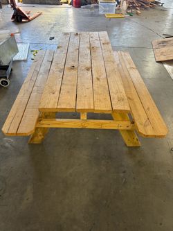 Pic nic table