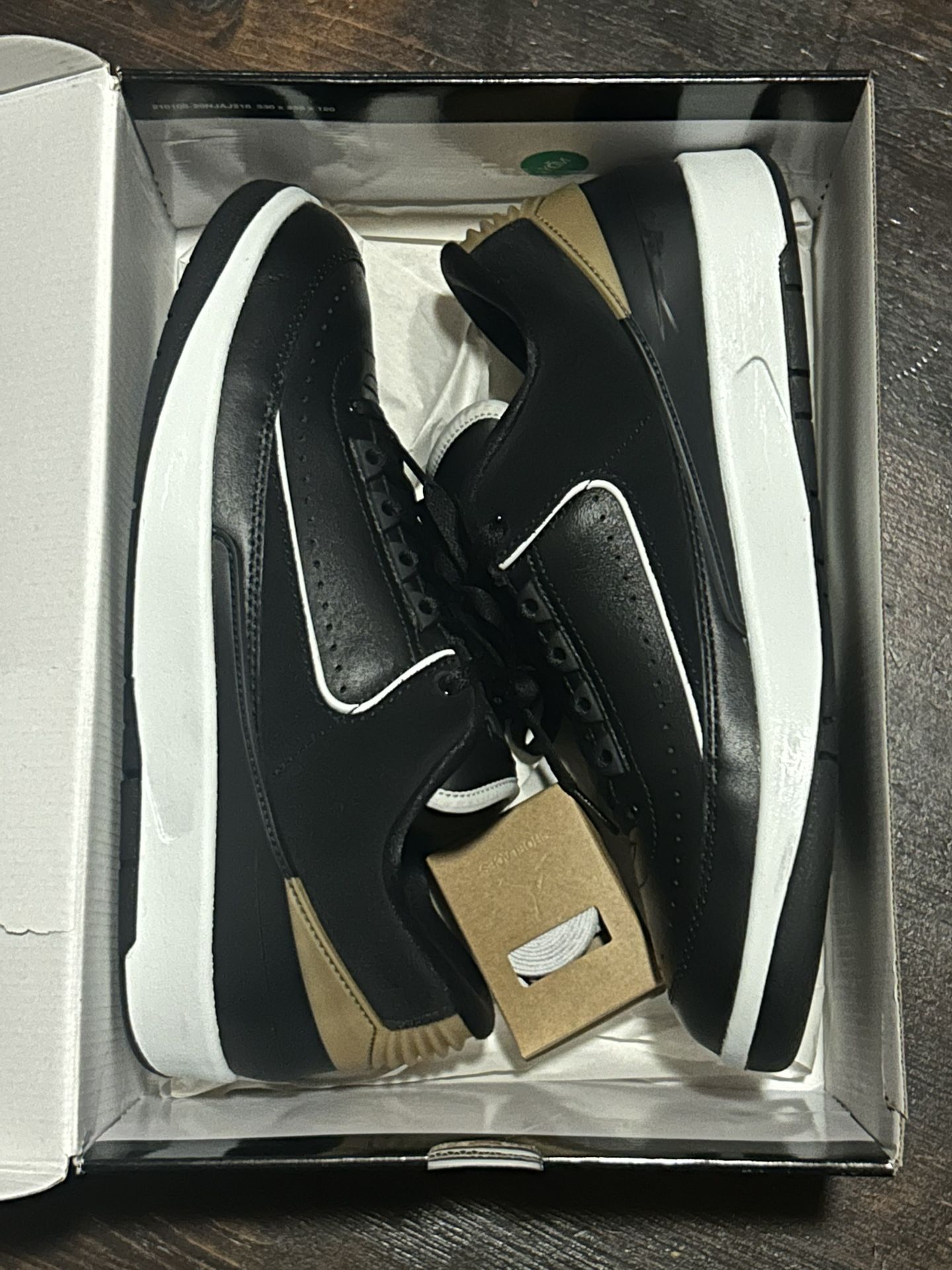Nike Air Jordan Retro 2 Low Black Metallic Gold