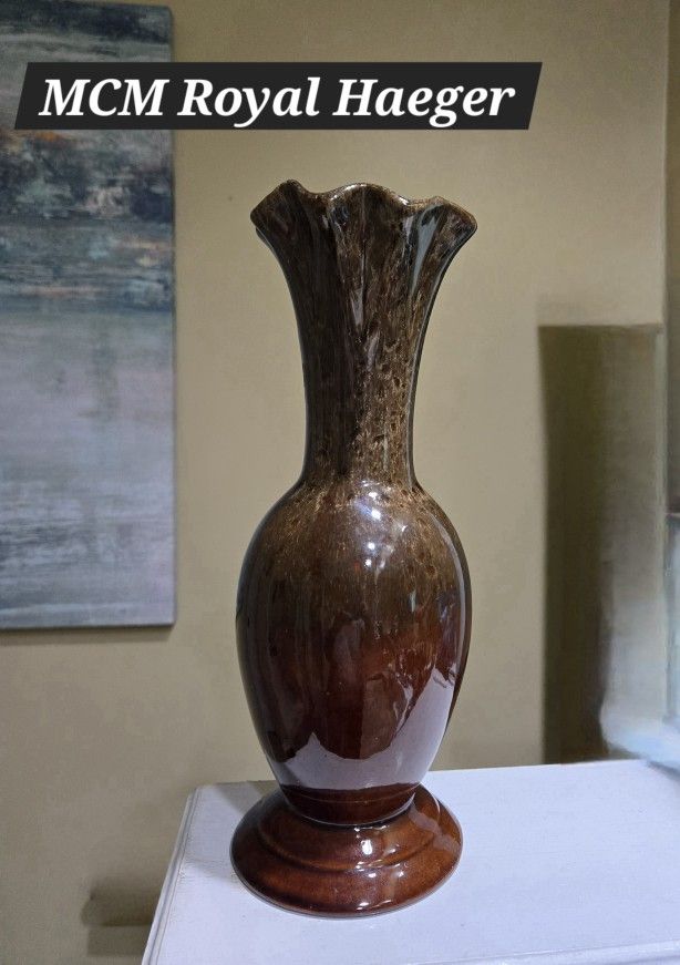 ANTIQUE ROYAL HAEGER MCM TALL VASE