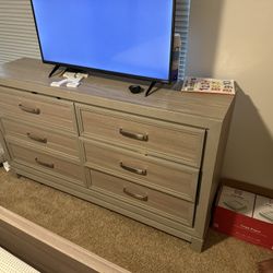 Queen Bedroom Set