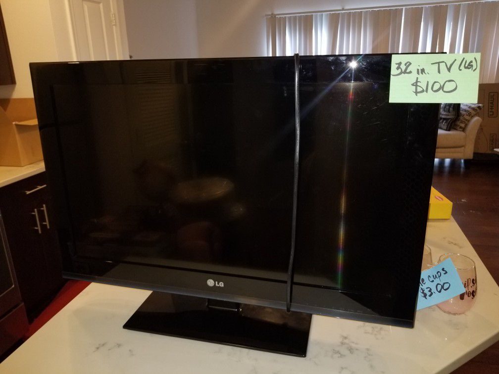 32 inch LG flat screen TV