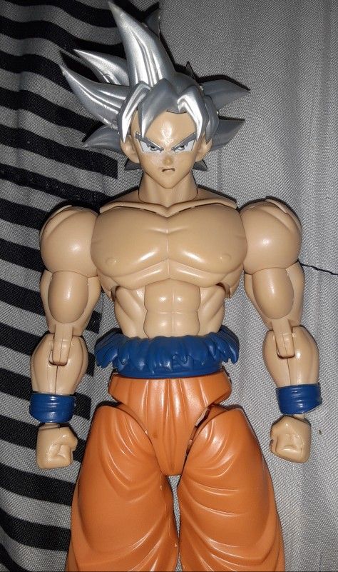 Ultra Instinct Goku Figure 