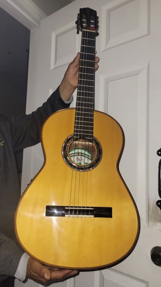 Guitarra de Paracho Michoacan Electro Acustica