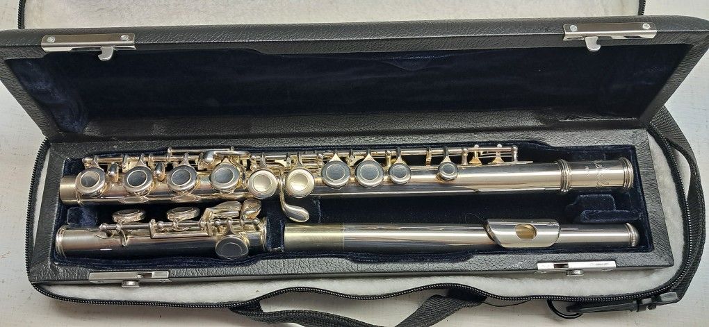 Flute - Selmer Prelude - Brand New - $399